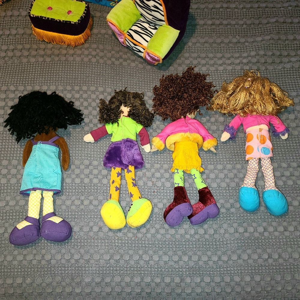 4 Groovy Girl Dolls, Furniture, Carring Case, Clothes. 1 Gymboree Doll. - Picture 4 of 11